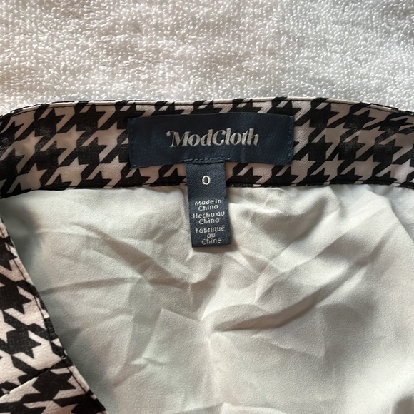 ModCloth pleated chiffon skirt - Picture 2 of 6